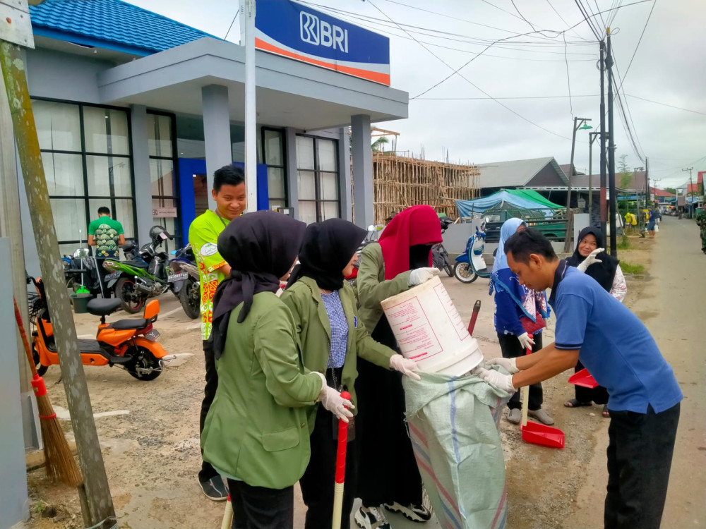 Jum'at Bersih Desa Danau Panggang 