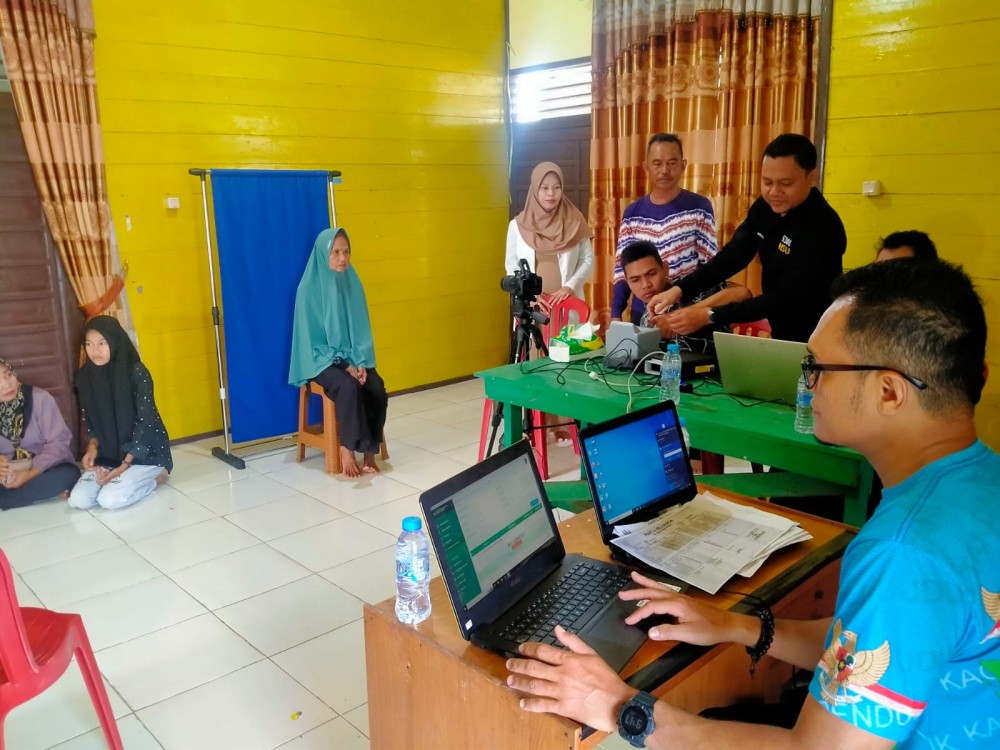 Rekam E-KTP Di Desa Danau Panggang