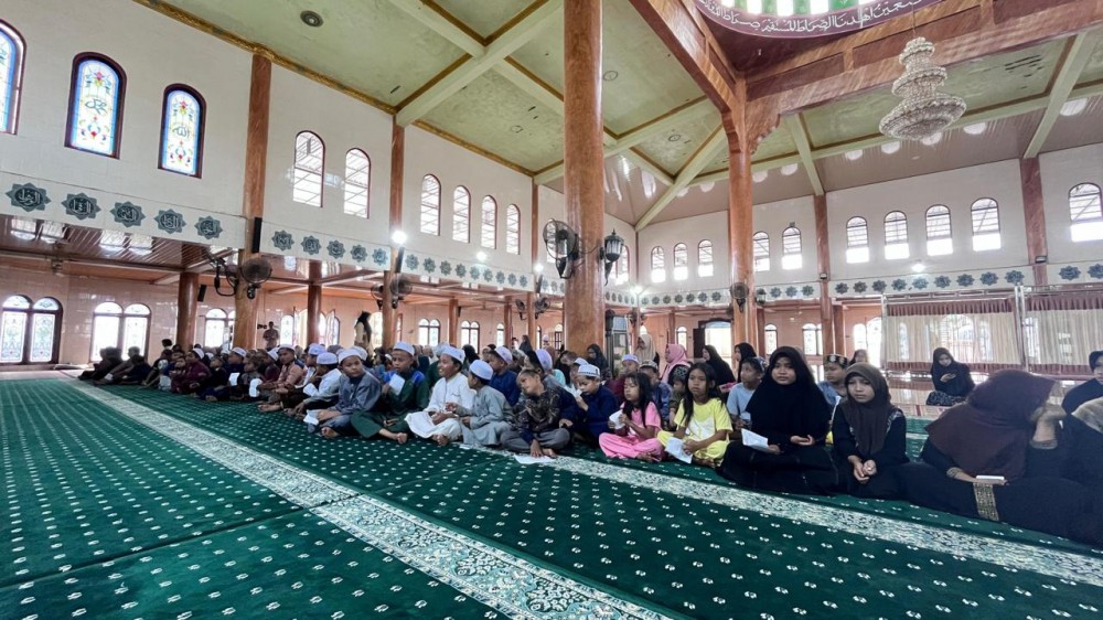 Komunitas Kafilul Yatim HSU Gelar Santunan Anak Yatim di Masjid Sirajul Ummah Danau Panggang Peringati 10 Muharram