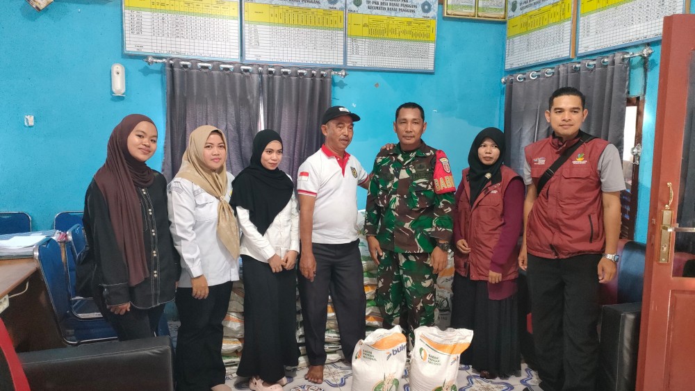 PEMBAGIAN BANTUAN PANGAN BERAS UNTUK 163 KPM DI DESA DANAU PANGGANG PENYALURAN JUNI-JULI 2025