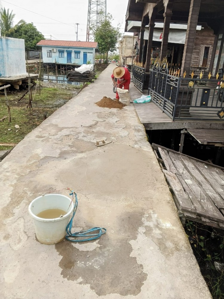 Pemerintah Desa Danau Panggang Lakukan Tambal Sulam Jalan Demi Tingkatkan Aksesibilitas Warga