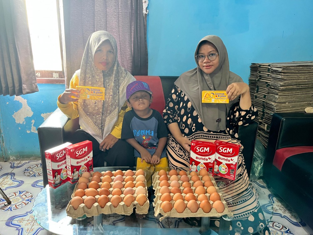 Desa Danau Panggang Salurkan Bantuan Telur, Susu, dan Vitamin untuk 10 Ibu Hamil dalam Upaya Pencegahan Stunting