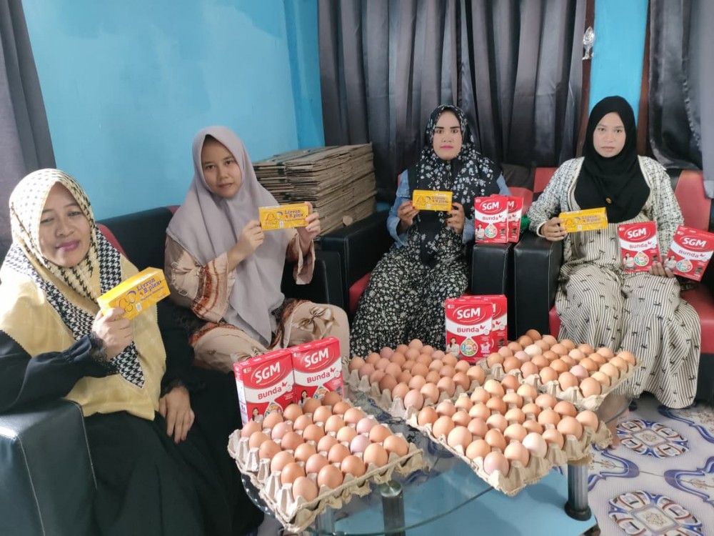 Desa Danau Panggang Salurkan Bantuan Telur, Susu, dan Vitamin untuk 10 Ibu Hamil dalam Upaya Pencegahan Stunting