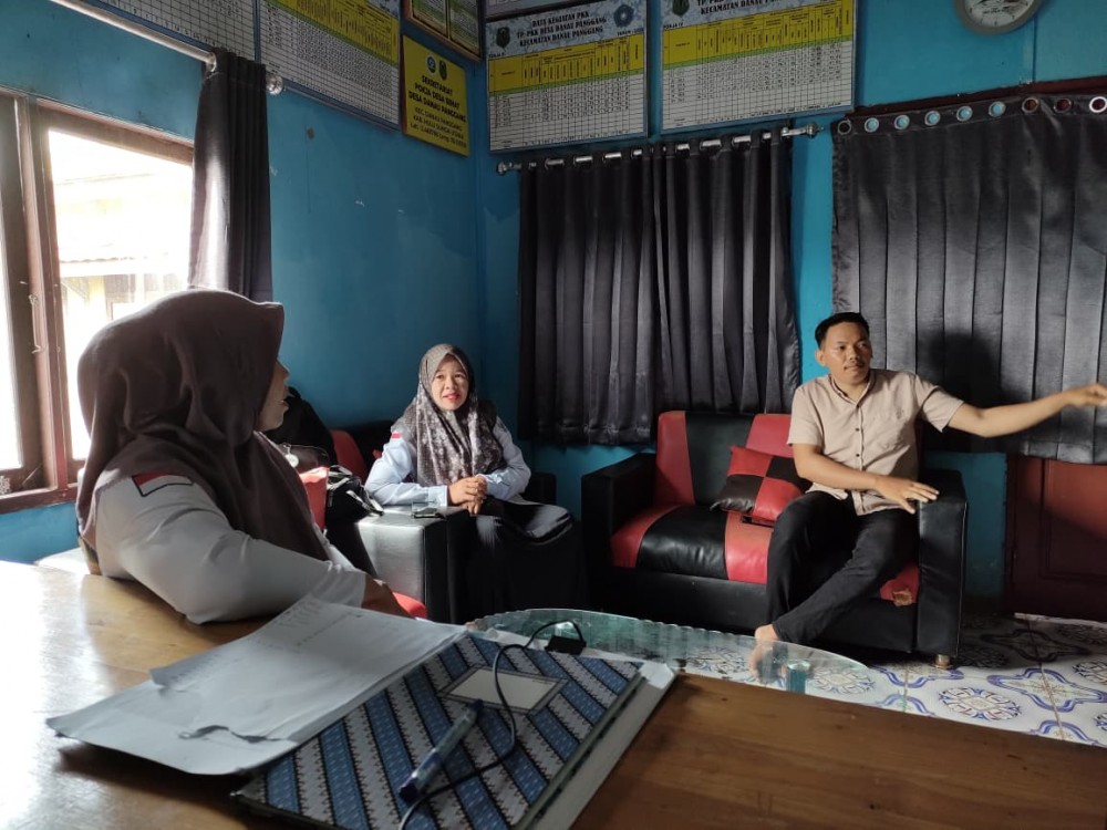 Arahan Pendamping Kecamatan dan Pendamping Desa kepada Ketua BUMDes Danau Karya MandirI