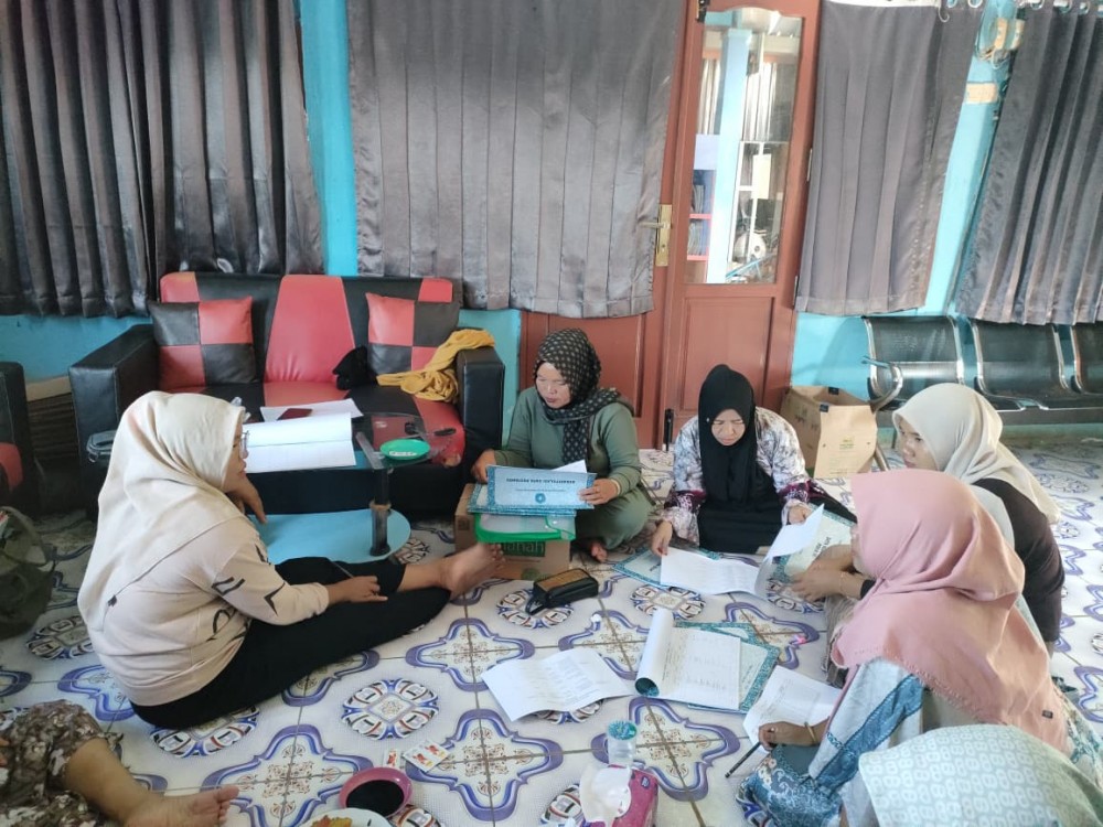 Kader PKK Laksanakan Pengisian Buku Kegiatan untuk Tertib Administrasi